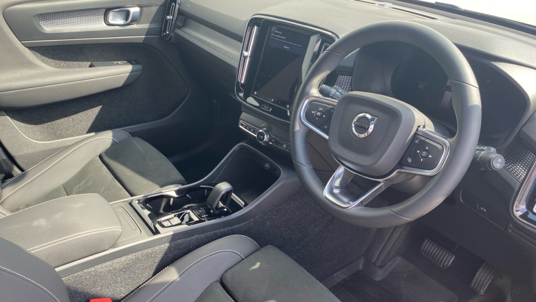 Volvo Xc40 2.0 B4P Plus Dark 5dr AWD Auto Petrol Estate